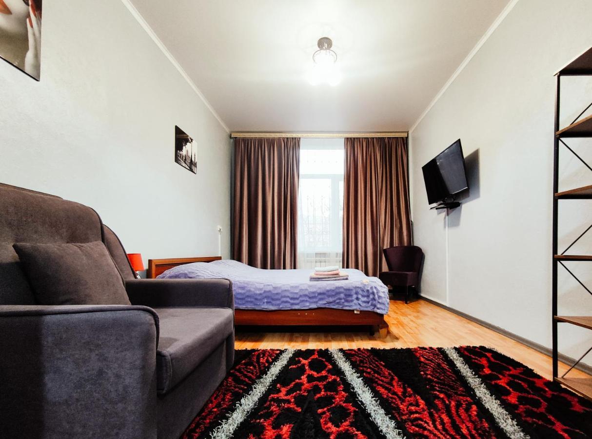Nadezhda Apartments On Abylay Khan Ave 121 알마티 외부 사진