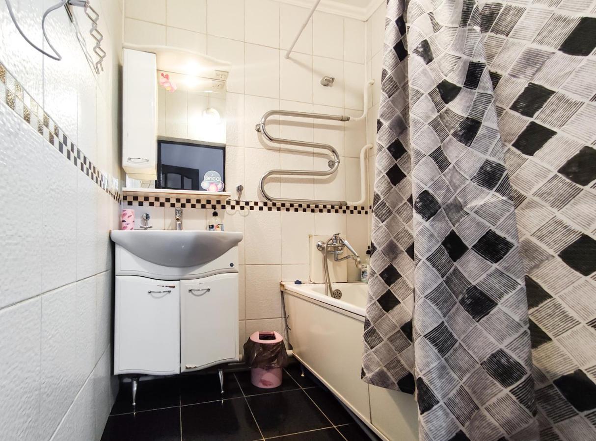 Nadezhda Apartments On Abylay Khan Ave 121 알마티 외부 사진