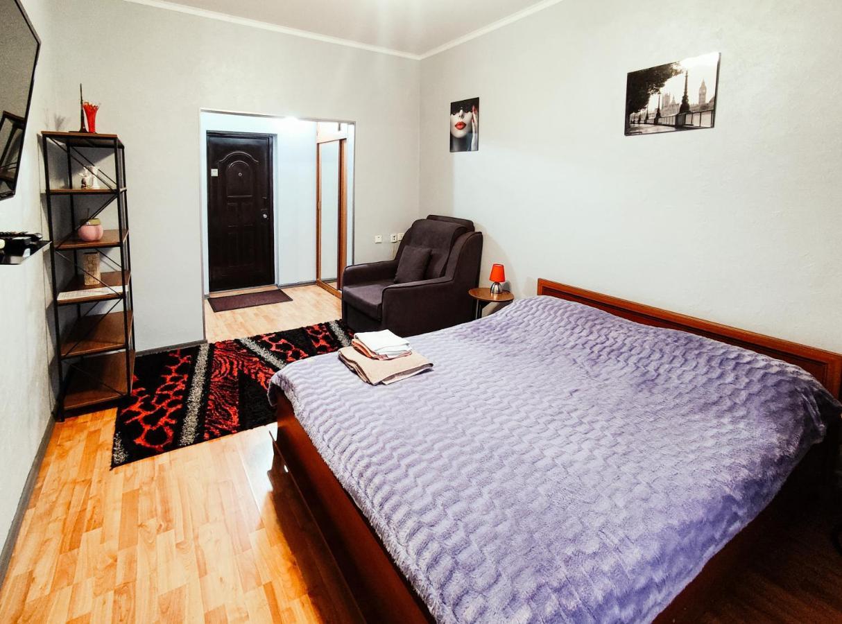 Nadezhda Apartments On Abylay Khan Ave 121 알마티 외부 사진