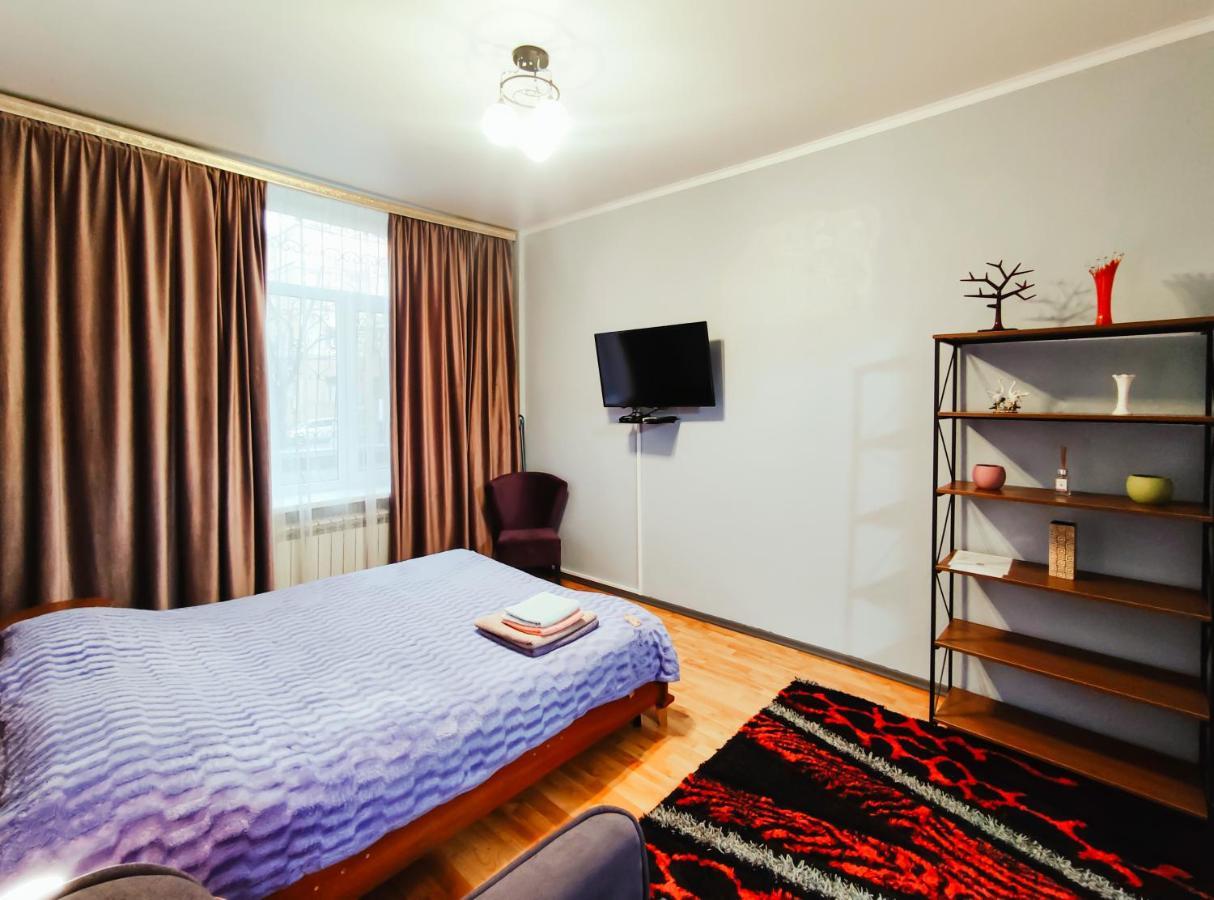 Nadezhda Apartments On Abylay Khan Ave 121 알마티 외부 사진