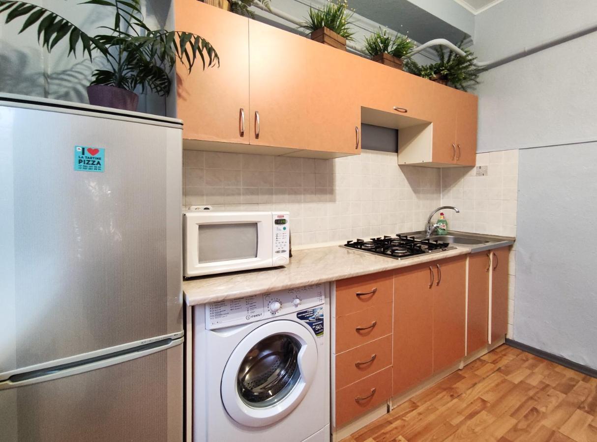 Nadezhda Apartments On Abylay Khan Ave 121 알마티 외부 사진