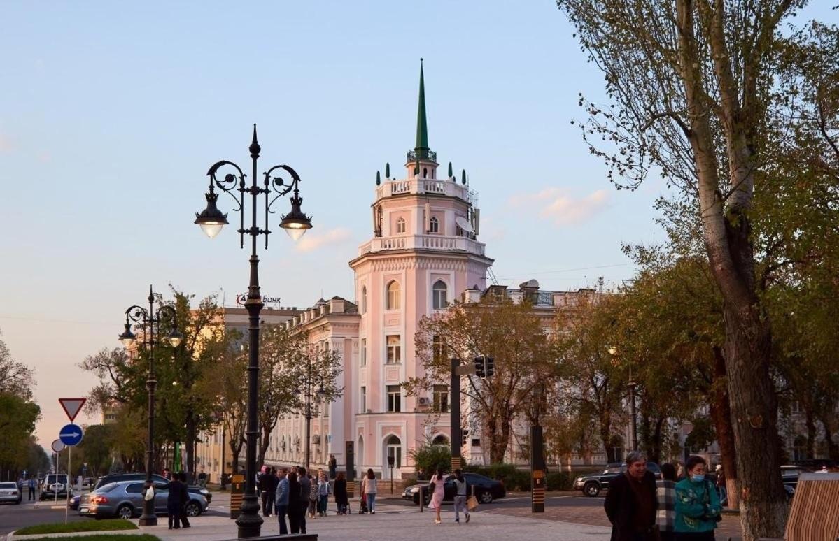 Nadezhda Apartments On Abylay Khan Ave 121 알마티 외부 사진